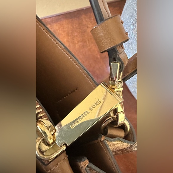 Michael Kors Mercer Two-Tone Logo and Leather Accordion Crossbody Bag - Picture 4 of 8